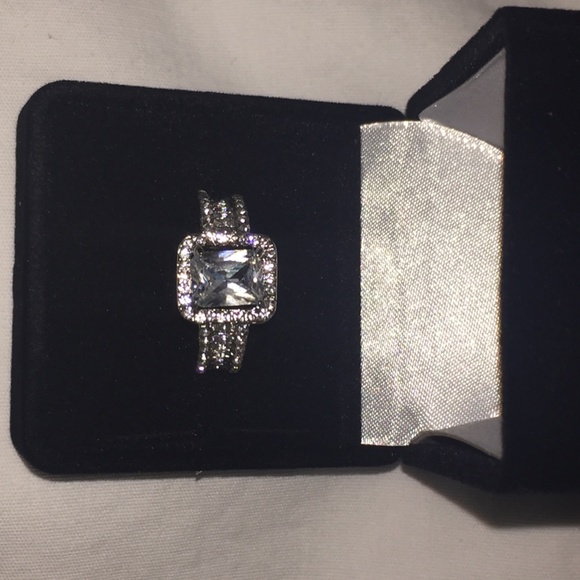 Eloquent & Exquisite 18K White Gold Filled in Stunning White Sapphire Ring 6-10 - Picture 5 of 7